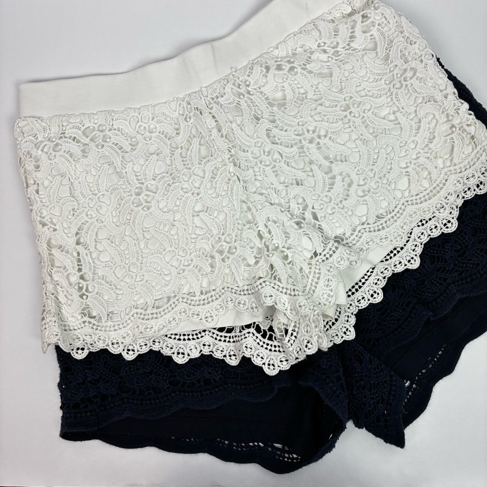 Lilly Pulitzer Set of 2 Lacie Eyelet Lace Overlay Shorts White & Navy Blue